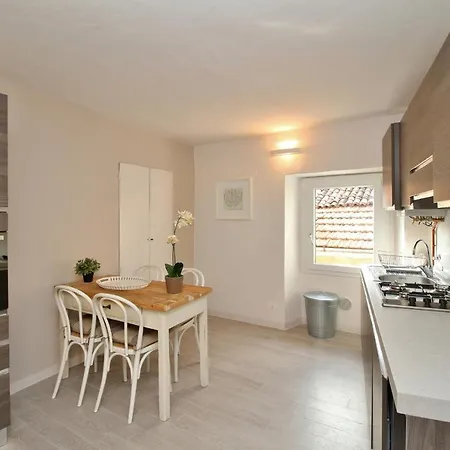 Sleeps 3 * Moltrasio