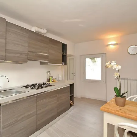 Sleeps 3 Apartment Moltrasio