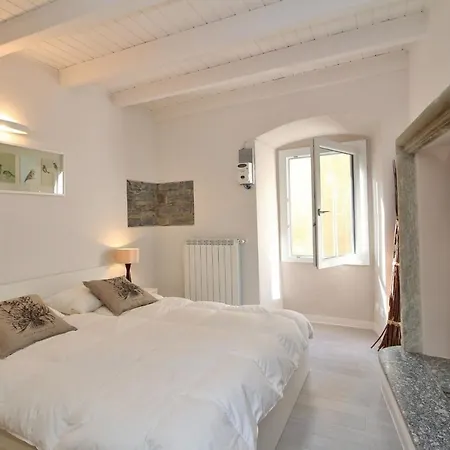 Sleeps 3 *